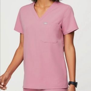 Figs chalk pink Caterina one pocket scrub top